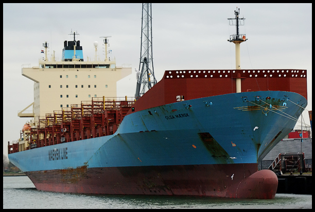 Olga Maersk im Schwimmdock